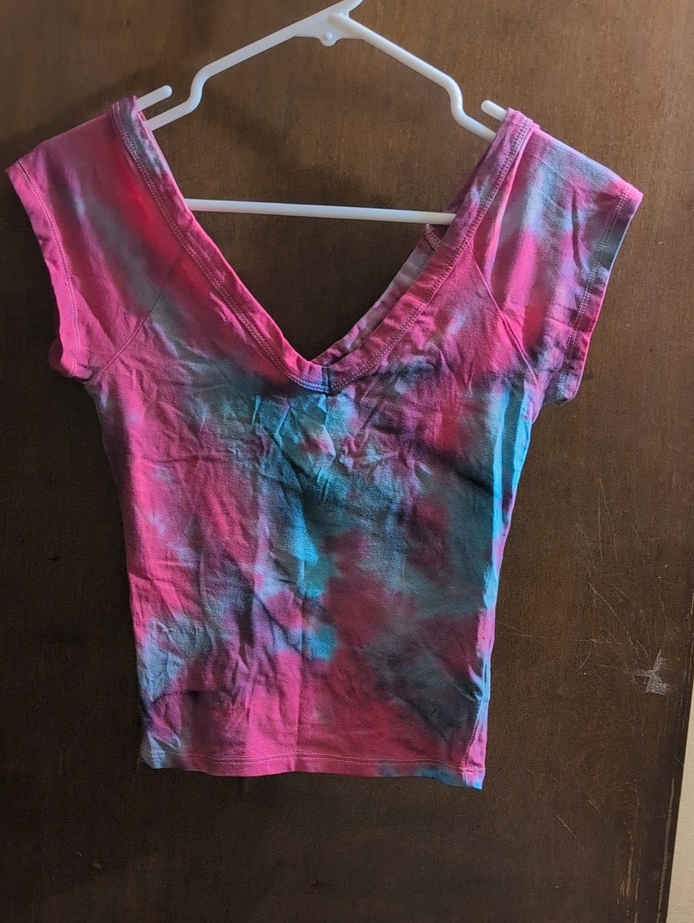 Women’s V-Neck Ice Tie-Dye Crop Top – Pink & Blue